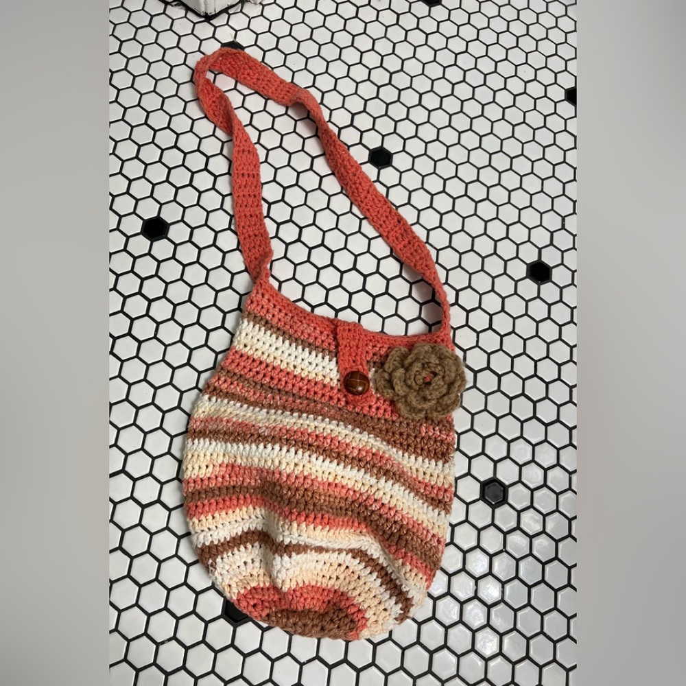 Handmade Knit shoulder bag - Picture 1 of 3